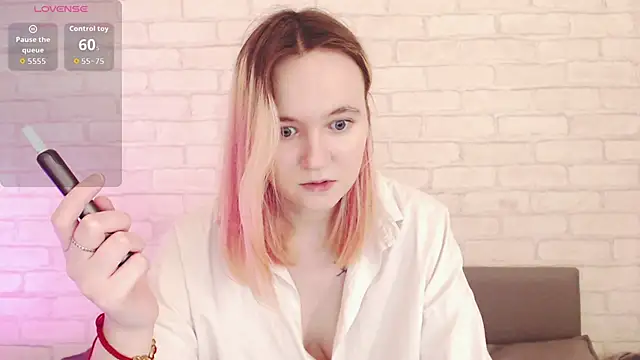 Snapshot of Ericha_Stone chatting on April 7, 2026, 8:16 am Ericha Stone online show from April 7, 2026, 8:16 am