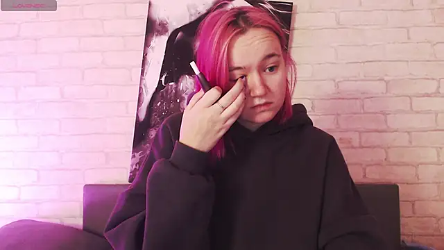 Ericha Stone online show from September 23, 2025, 1:34 am