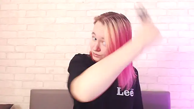 Ericha Stone online show from December 4, 2025, 8:02 am