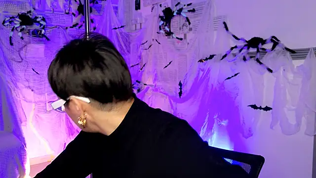 LauraDavidsons online show from October 16, 2025, 4:15 pm