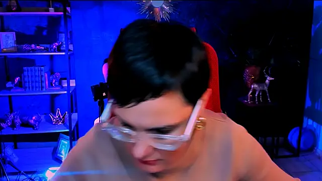 Snapshot of LauraDavidsons chatting on December 3, 2025, 4:28 pm LauraDavidsons online show from December 3, 2025, 4:28 pm