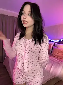 YourLittleDevil online show from April 4, 2026, 5:14 am