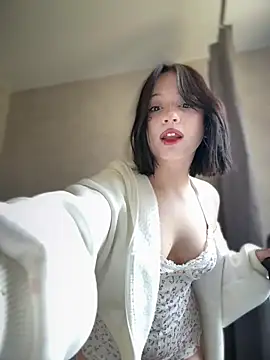 YourLittleDevil online show from May 22, 2026, 6:33 am