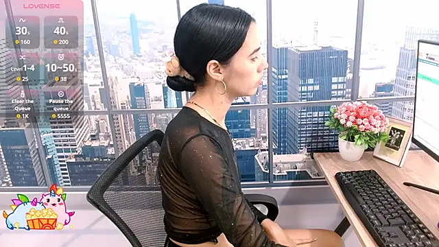 vanesa19  online show from October 6, 2025, 1:56 pm