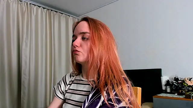 Snapshot of JanetShy chatting on November 10, 2025, 7:02 am JanetShy online show from November 10, 2025, 7:02 am