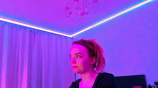 Snapshot of JanetShy chatting on November 3, 2025, 7:02 am JanetShy online show from November 3, 2025, 7:02 am