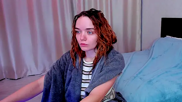 Snapshot of JanetShy chatting on September 22, 2025, 7:03 am JanetShy online show from September 22, 2025, 7:03 am