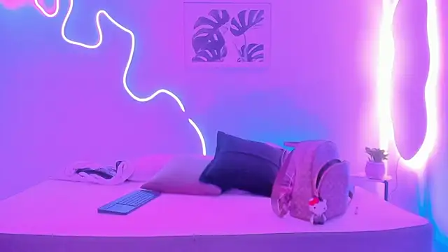 Snapshot of Emilywillis8 chatting on November 14, 2025, 3:32 am Emilywillis8 online show from November 14, 2025, 3:32 am