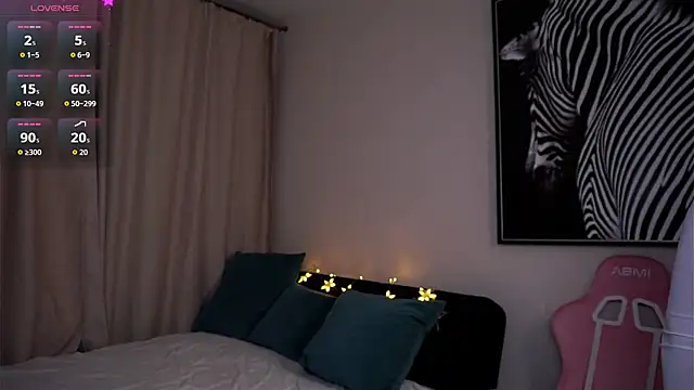 LilyHeupel online show from November 3, 2025, 5:34 am