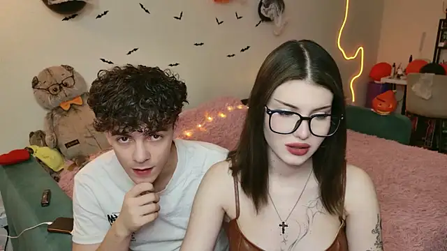 Alice18James online show from October 13, 2025, 6:20 pm