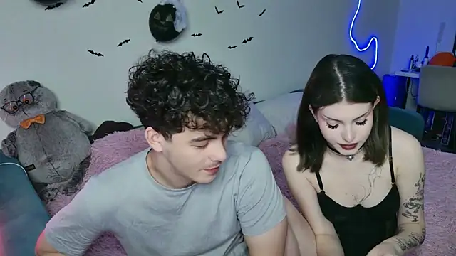 Alice18James online show from October 17, 2025, 6:32 pm