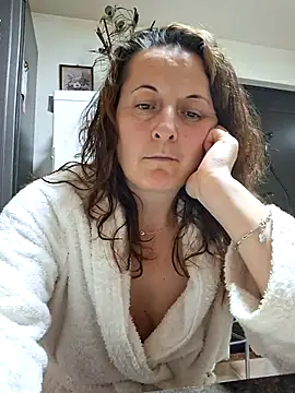 Fluturas2 online show from December 14, 2025, 8:47 pm