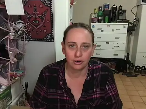 TheSilentCrown online show from September 28, 2025, 2:40 am