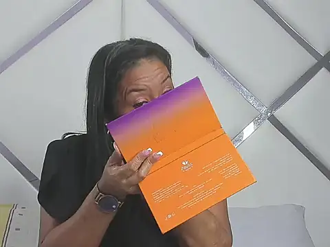 Snapshot of VictoriaSanz chatting on September 28, 2025, 1:56 am VictoriaSanz online show from September 28, 2025, 1:56 am