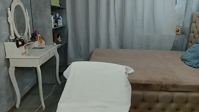 Snapshot of ReeneKortney chatting on September 16, 2025, 5:41 am ReeneKortney online show from September 16, 2025, 5:41 am