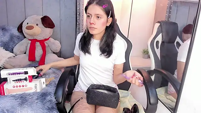 Miyu Komori online show from April 13, 2026, 7:40 pm