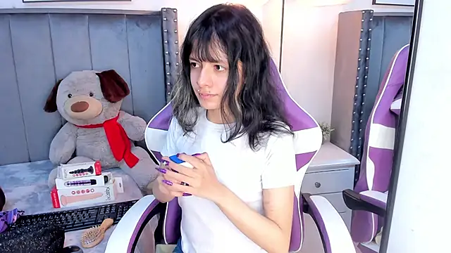 Miyu Komori online show from May 12, 2026, 7:20 pm