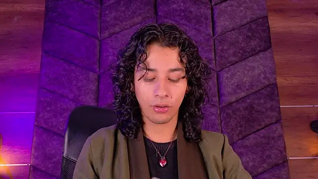 BenjiFiore  online show from October 8, 2025, 7:58 pm