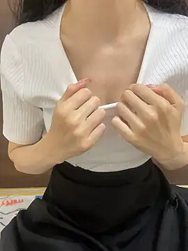 Snapshot of yayoi_jp chatting on May 21, 2026, 2:58 pm yayoi jp online show from May 21, 2026, 2:58 pm