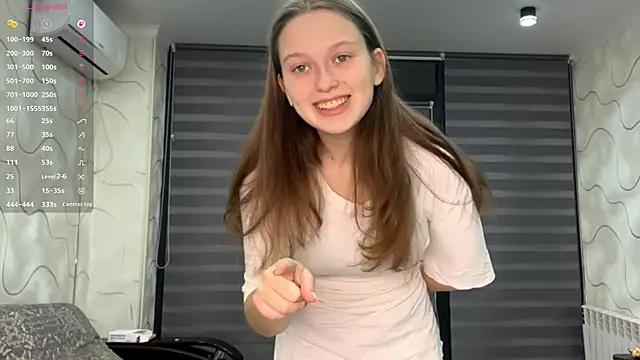 Snapshot of CharlynDini chatting on November 10, 2025, 3:28 pm CharlynDini online show from November 10, 2025, 3:28 pm