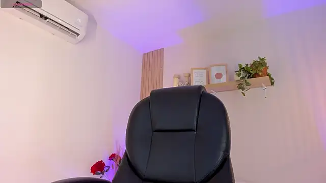 Cristalfoxy  online show from January 7, 2026, 7:30 pm