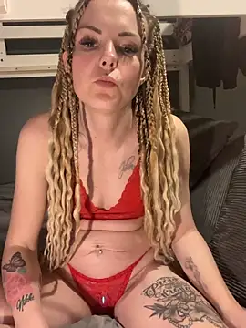 SexyLoLoUK online show from May 4, 2026, 9:28 pm