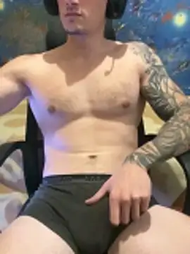 Snapshot of fronkie9384 chatting on November 6, 2025, 11:58 am fronkie9384 online show from November 6, 2025, 11:58 am