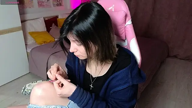 Snapshot of EllinEverly chatting on March 8, 2026, 4:05 am EllinEverly online show from March 8, 2026, 4:05 am