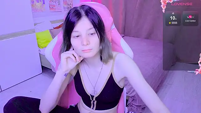 Snapshot of EllinEverly chatting on March 19, 2026, 9:04 pm EllinEverly online show from March 19, 2026, 9:04 pm