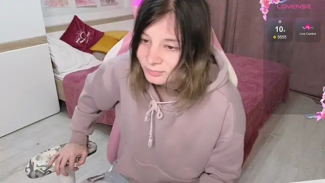 Snapshot of EllinEverly chatting on March 27, 2026, 9:05 pm EllinEverly online show from March 27, 2026, 9:05 pm