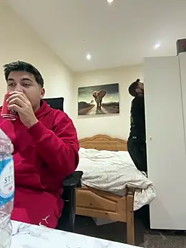 mixedcouplee69 online show from December 17, 2025, 9:42 pm