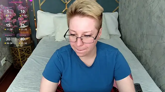 AlexandraGreen online show from October 2, 2025, 10:02 pm