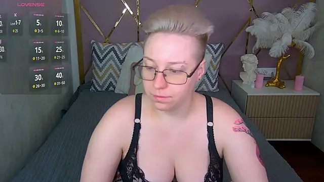 AlexandraGreen online show from November 21, 2025, 9:03 pm