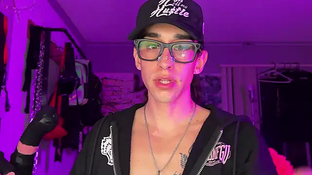 xoFrankie online show from November 8, 2025, 3:21 am