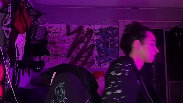 xoFrankie online show from December 17, 2025, 1:10 am