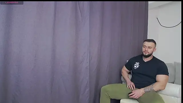 Snapshot of RickyMiami1 chatting on March 3, 2026, 8:38 pm RickyMiami1 online show from March 3, 2026, 8:38 pm