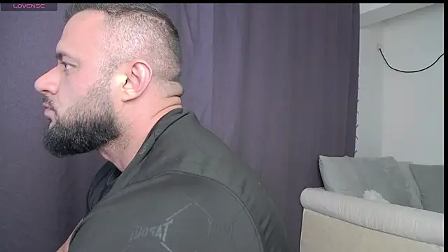 Snapshot of RickyMiami1 chatting on April 28, 2026, 6:23 pm RickyMiami1 online show from April 28, 2026, 6:23 pm