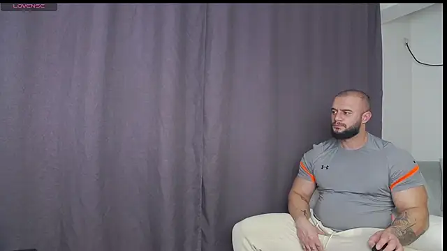 Snapshot of RickyMiami1 chatting on November 17, 2025, 6:45 pm RickyMiami1 online show from November 17, 2025, 6:45 pm