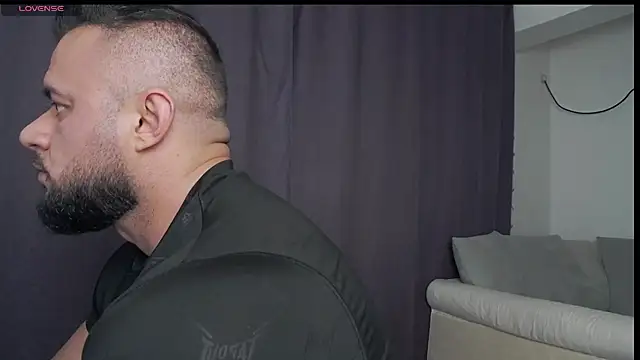 Snapshot of RickyMiami1 chatting on April 4, 2026, 5:52 pm RickyMiami1 online show from April 4, 2026, 5:52 pm