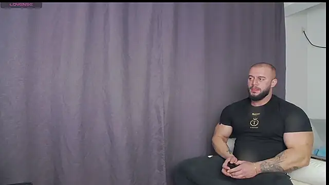 Snapshot of RickyMiami1 chatting on November 14, 2025, 6:22 pm RickyMiami1 online show from November 14, 2025, 6:22 pm