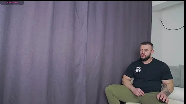 Snapshot of RickyMiami1 chatting on March 4, 2026, 6:59 pm RickyMiami1 online show from March 4, 2026, 6:59 pm