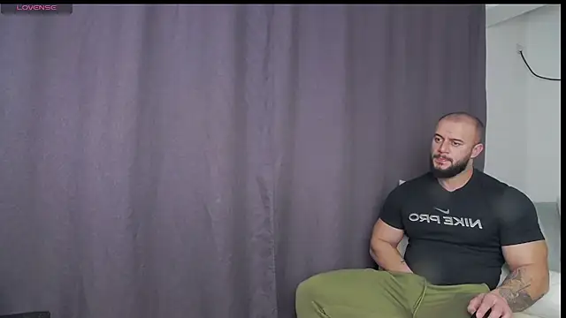 Snapshot of RickyMiami1 chatting on November 25, 2025, 6:52 pm RickyMiami1 online show from November 25, 2025, 6:52 pm