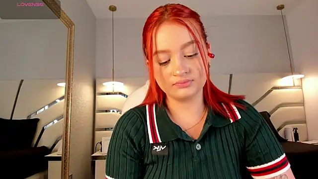 Julieth Rojas online show from September 24, 2025, 3:46 am