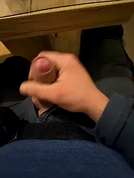 Snapshot of DarkNova9 chatting on February 14, 2026, 1:28 am DarkNova9 online show from February 14, 2026, 1:28 am