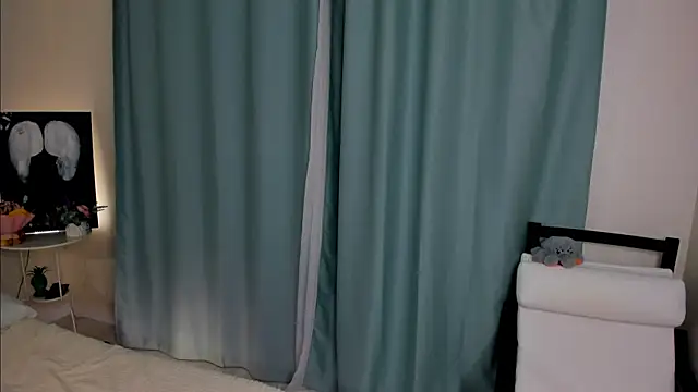 Chloeee4200 online show from December 15, 2025, 1:06 pm