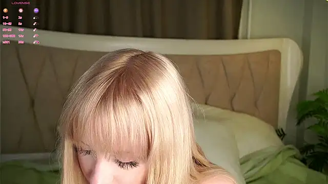 MarciDarugar online show from October 27, 2025, 3:13 pm