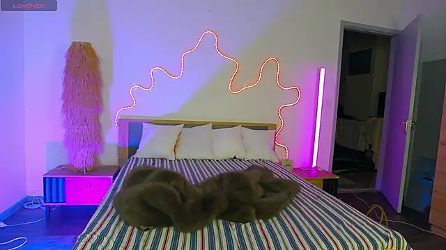 Snapshot of EvaLone1 chatting on December 15, 2025, 8:03 pm EvaLone1 online show from December 15, 2025, 8:03 pm