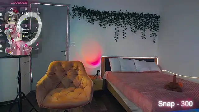 Snapshot of EvaLone1 chatting on April 5, 2026, 7:53 pm EvaLone1 online show from April 5, 2026, 7:53 pm