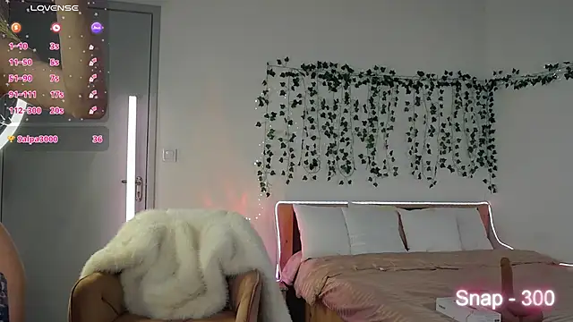 Snapshot of EvaLone1 chatting on February 2, 2026, 8:41 pm EvaLone1 online show from February 2, 2026, 8:41 pm