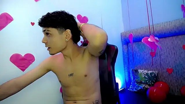 dilan hott  online show from February 14, 2026, 7:14 pm